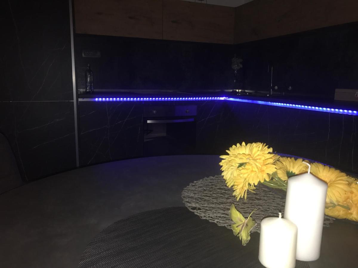 Hedonist-Luxury 2 Bedroom Apartment With Private Hot Tub, Garden And Free Parking Trogir Exterior photo